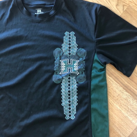 University of Hawaii black moisture wicking shirt - Picture 3 of 5